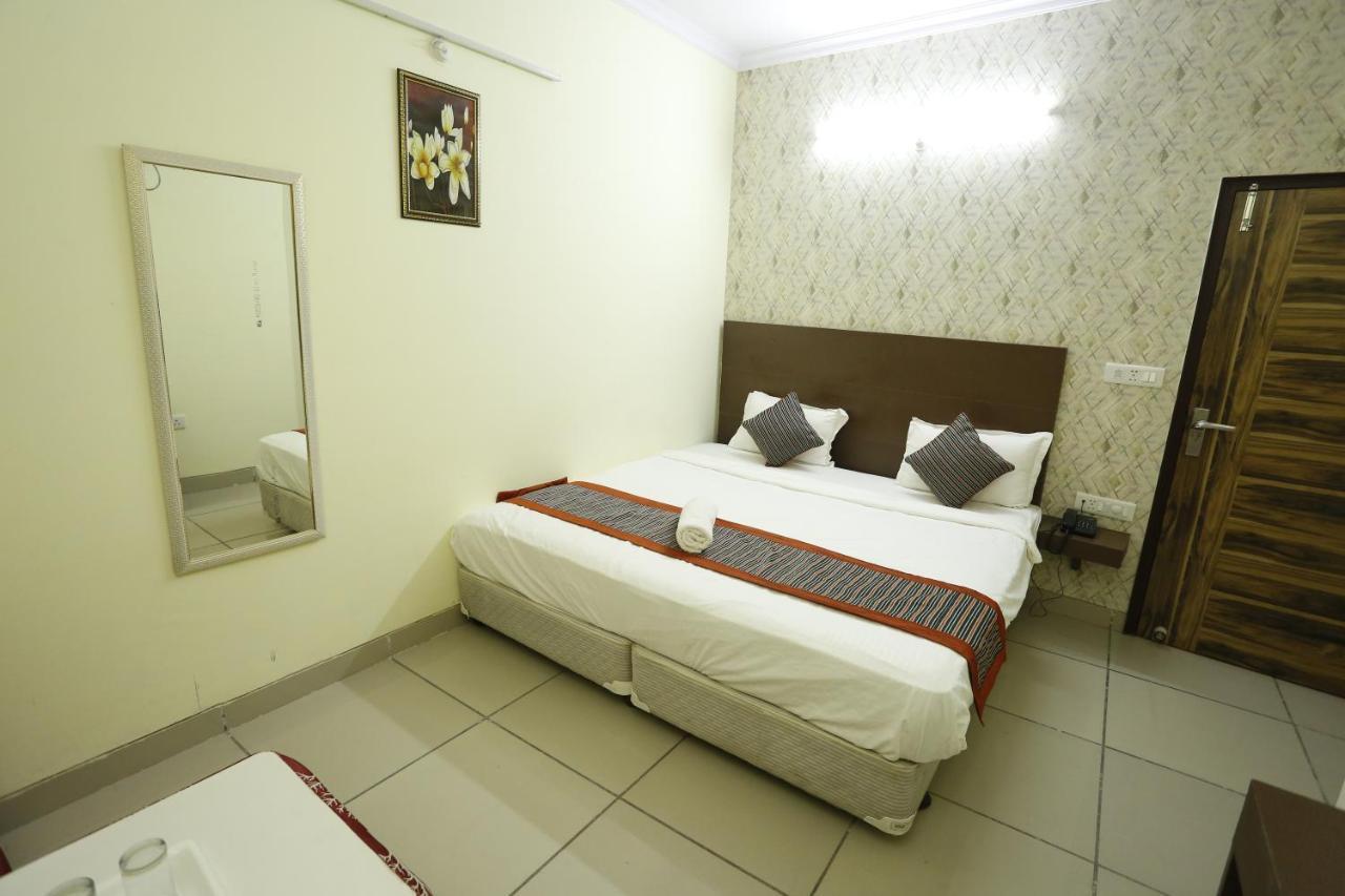 Airport Hotel Edge Home Stay 뉴델리 외부 사진